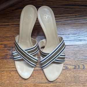 DONALD PLINER HEELS SIZE 10M .